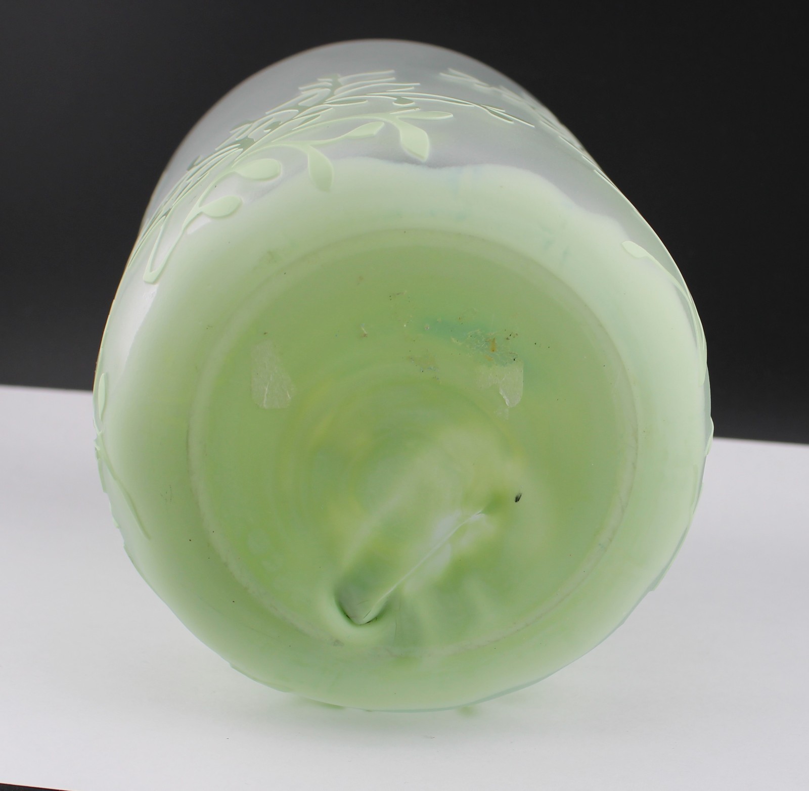 Vintage Peking Green White Cameo Glass Birds Trees 6.75″ Vase Forrest