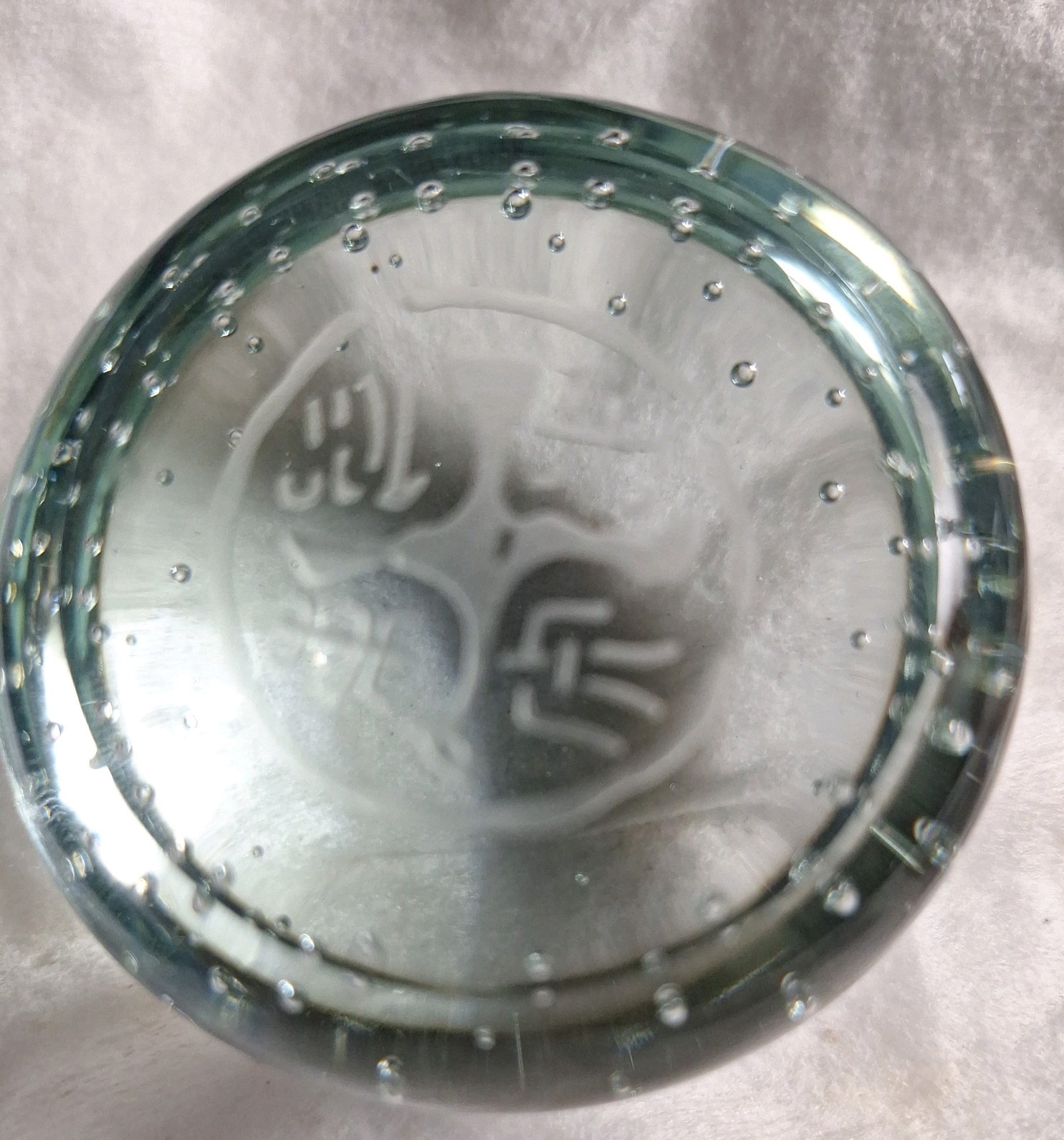 UNIQUE STUDIO ART GLASS ETCHED ASIAN SCRIPT PAPERWEIGHT / SCULPTURE BLUE BUBBLES