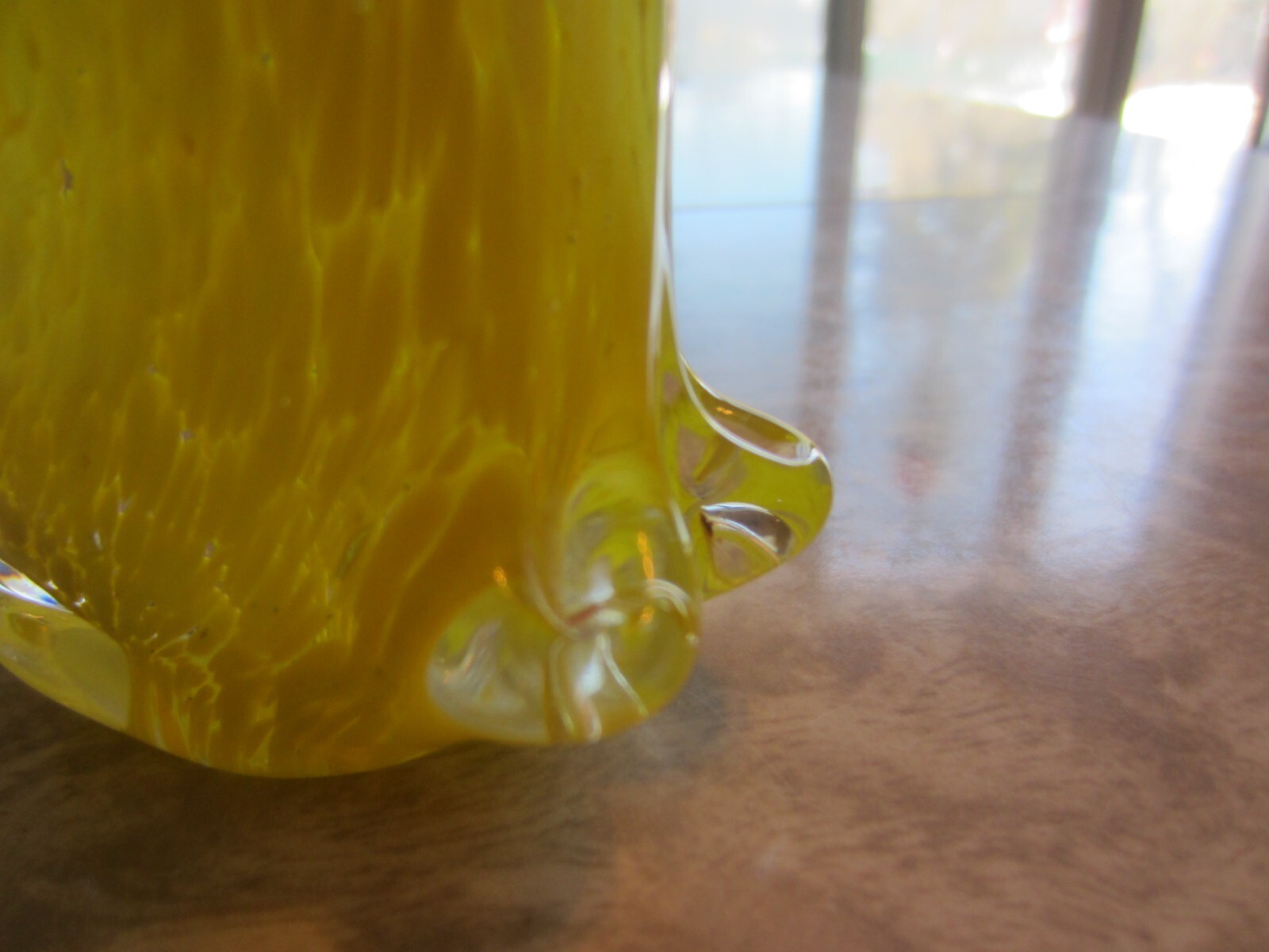 VTG art glass cat paperweight Unbranded clear/yellow colors