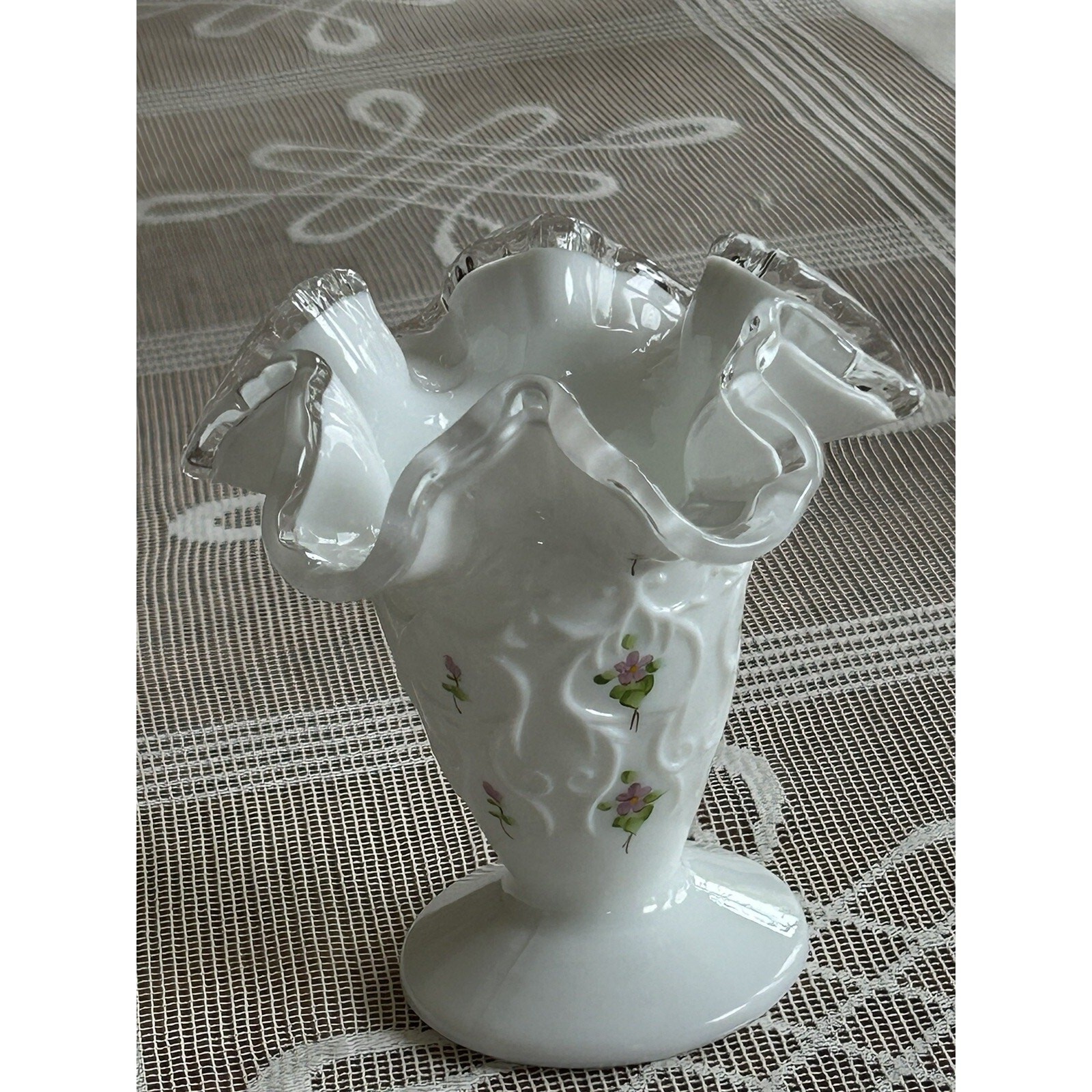 FENTON SILVER CREST SPANISH LACE VIOLETS IN SNOW RUFFLED VASE SIGNED HAND PAINT