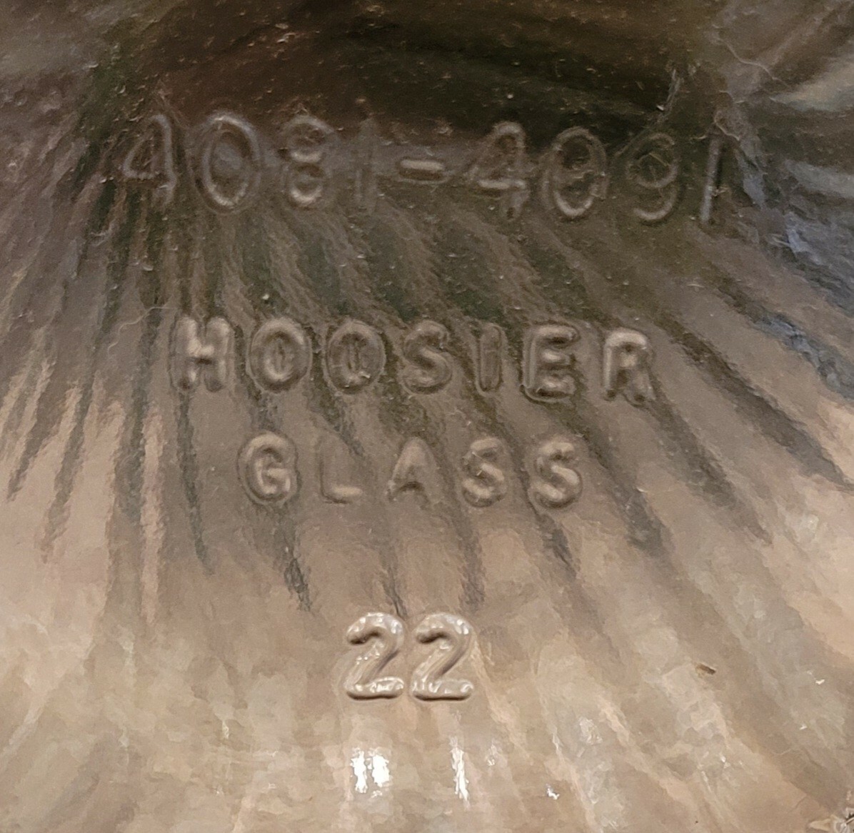 LOT 2 VINTAGE HOOSIER GLASS VASE SWIRL RIBBED 8.5″ & 9.5″ 4982-4090 & 4081-4091
