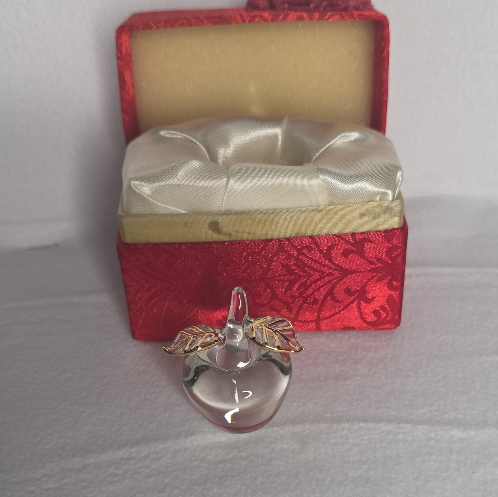 Vtg Messengers Small Art Glass Apple, Teacher Gift Idea, Red Fabric Gift Box