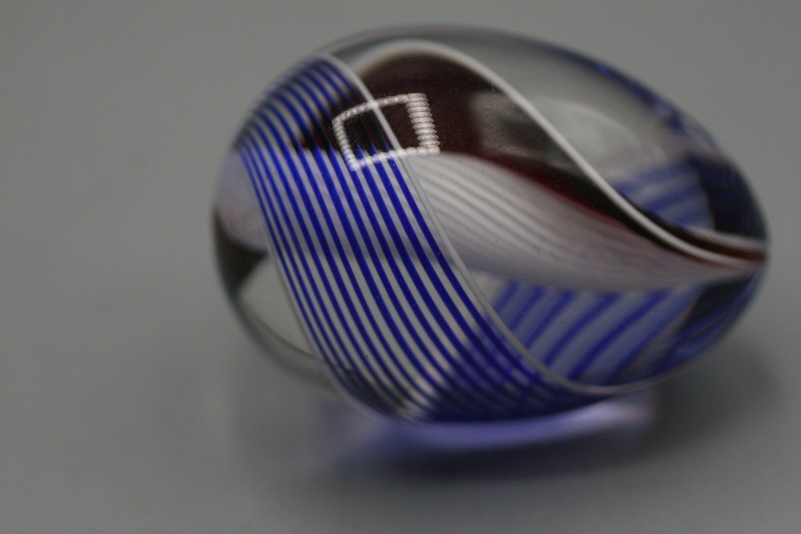 Steven Maslach Cuneo Red BLUE White Swirl Glass Egg Marble Paperweight R16