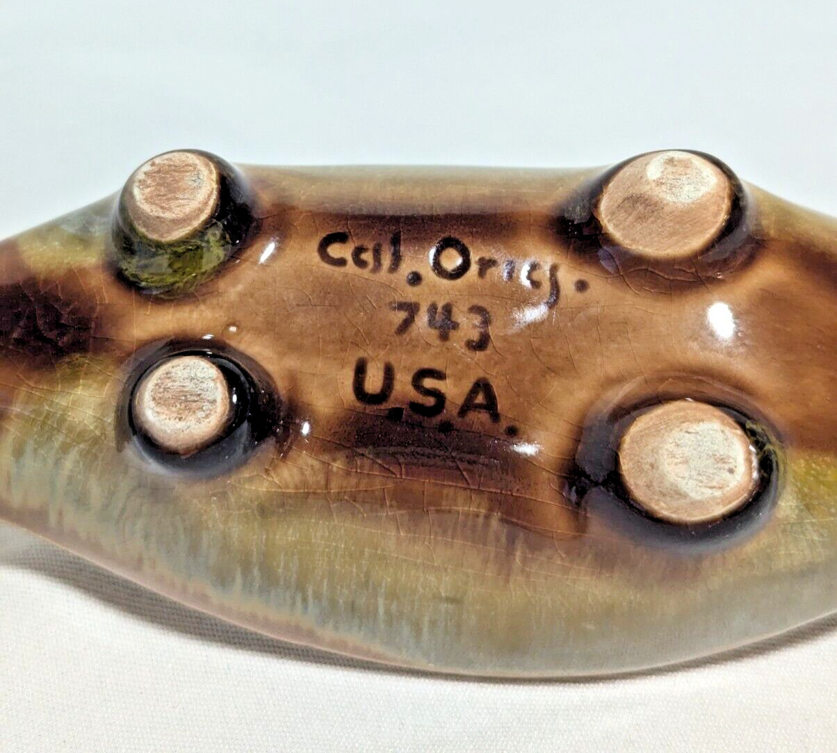 Vintg alligator ashtray dish California Originals #743 lave glaze gold speckles