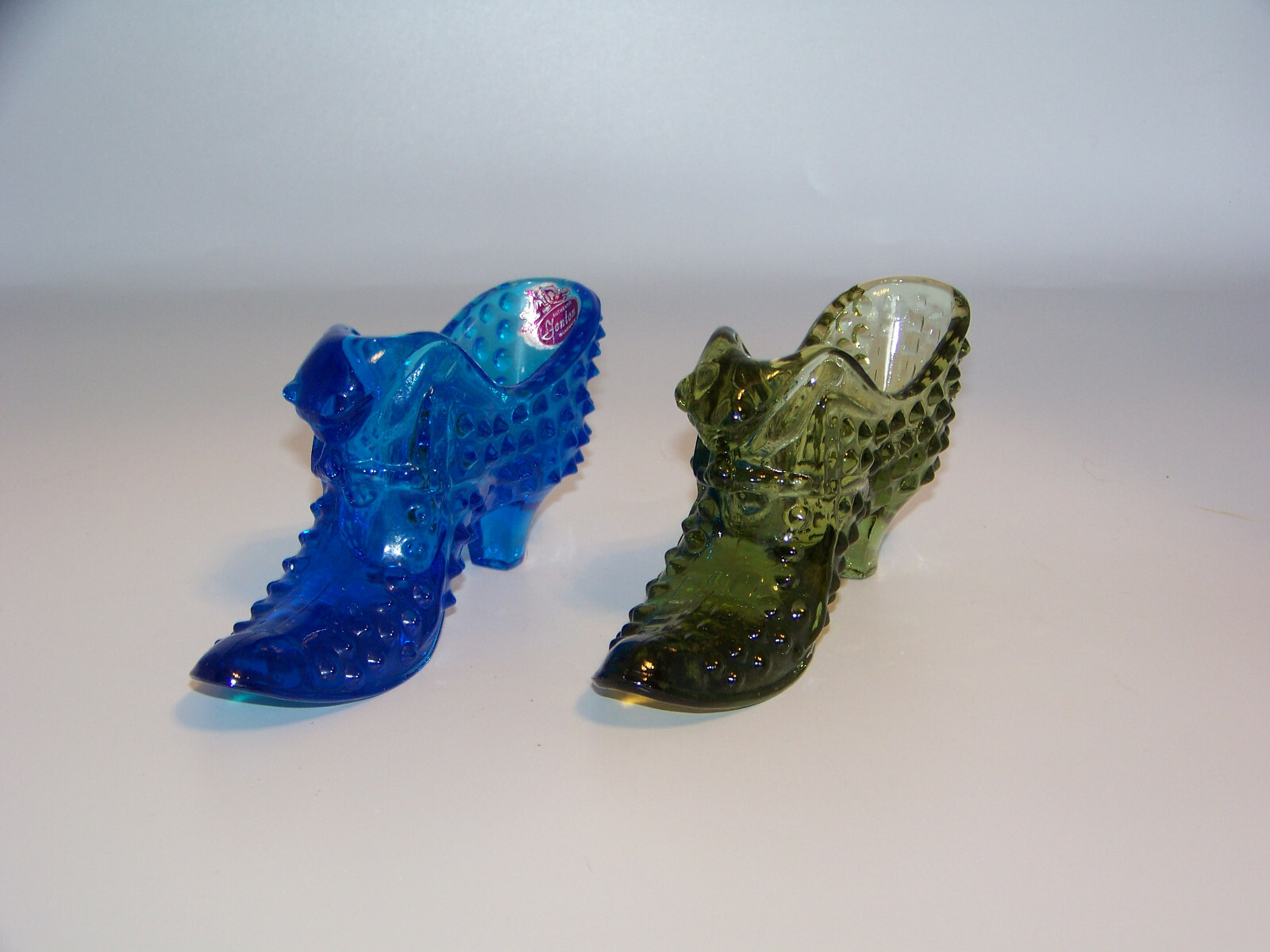 2-VINTAGE FENTON GLASS COLONIAL HOBNAIL SLIPPER KITTEN CAT HEAD 5 1/2″ LONG