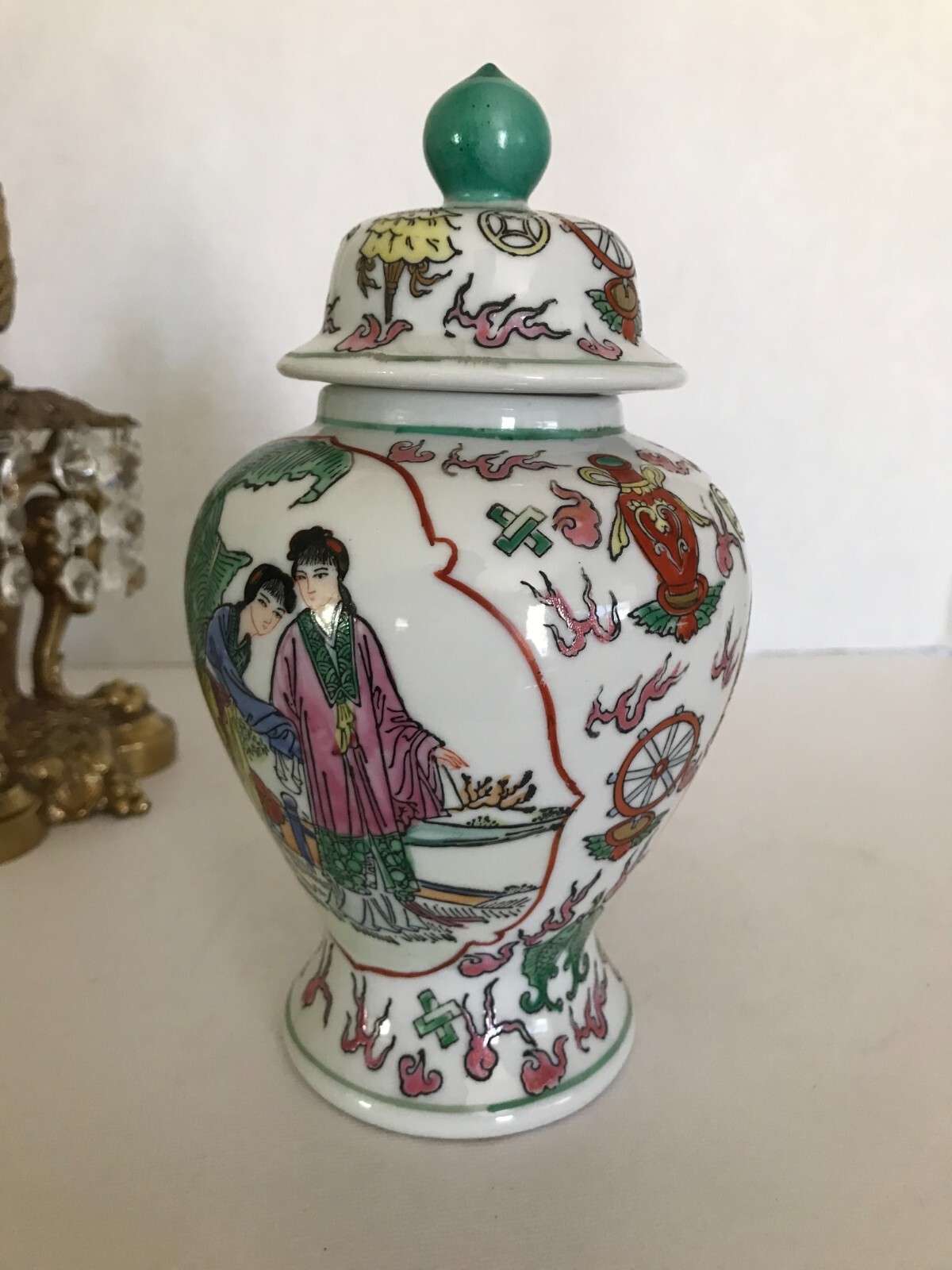 Vintage Fenton Famile Rose style ginger jar, Nora Fenton Rose Medallion vase urn