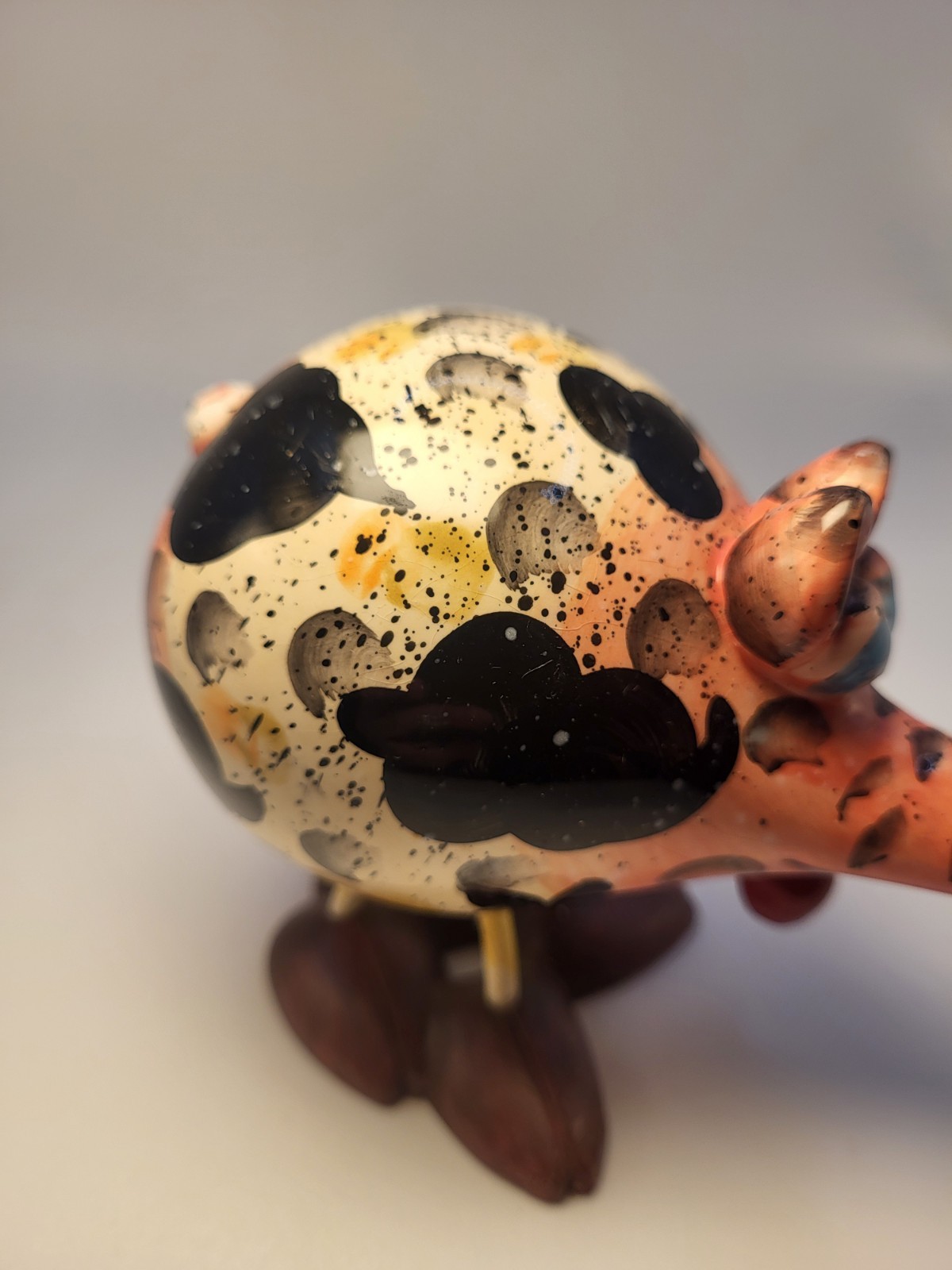Animal Antics By Bamboleo Glazed Ceramic Wobbly Legs Pig & Apple Figure 5” 2006