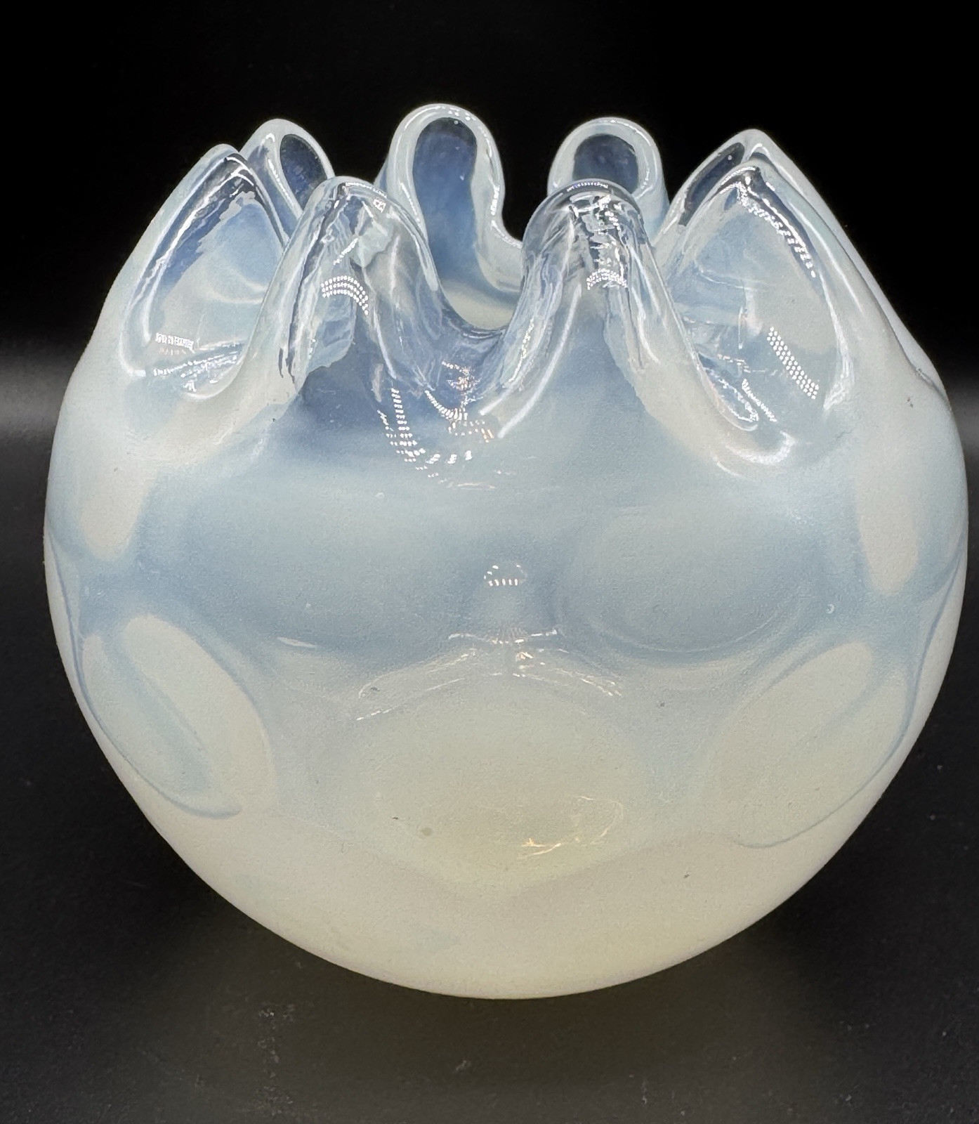 Vintage Beaumont Glass Opalescent Coin Dot Rose Bowl 4” Tall 4” In Diameter