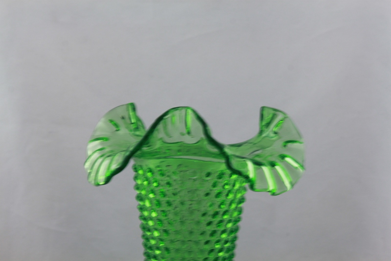 BEAUTIFUL VINTAGE FENTON GREEN GLASS 10 1/2” HOBNAIL VASE – MINT