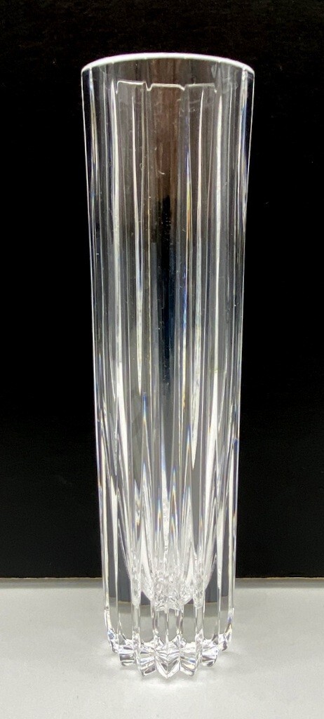 Beautful fine crystal 7 7/8″ tall bud vase very nice condition brilliant