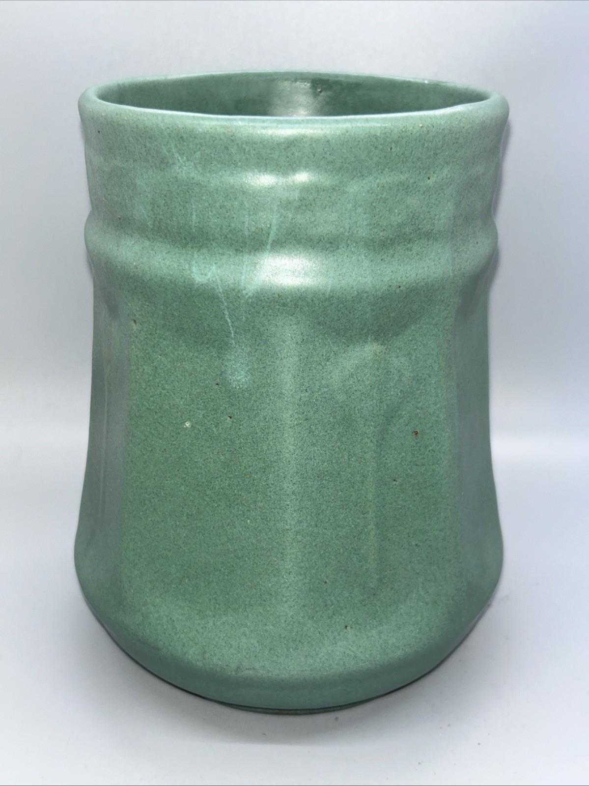 Zanesville Art Pottery Matte Green Cattail Tobacco Leaf Vase 7.25” Tall