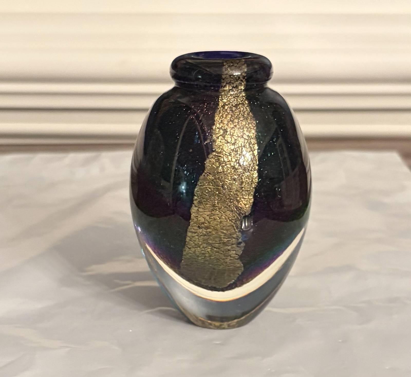 Robert Eickholt 1994 Signed 4″ Irridescent Art Glass Vase