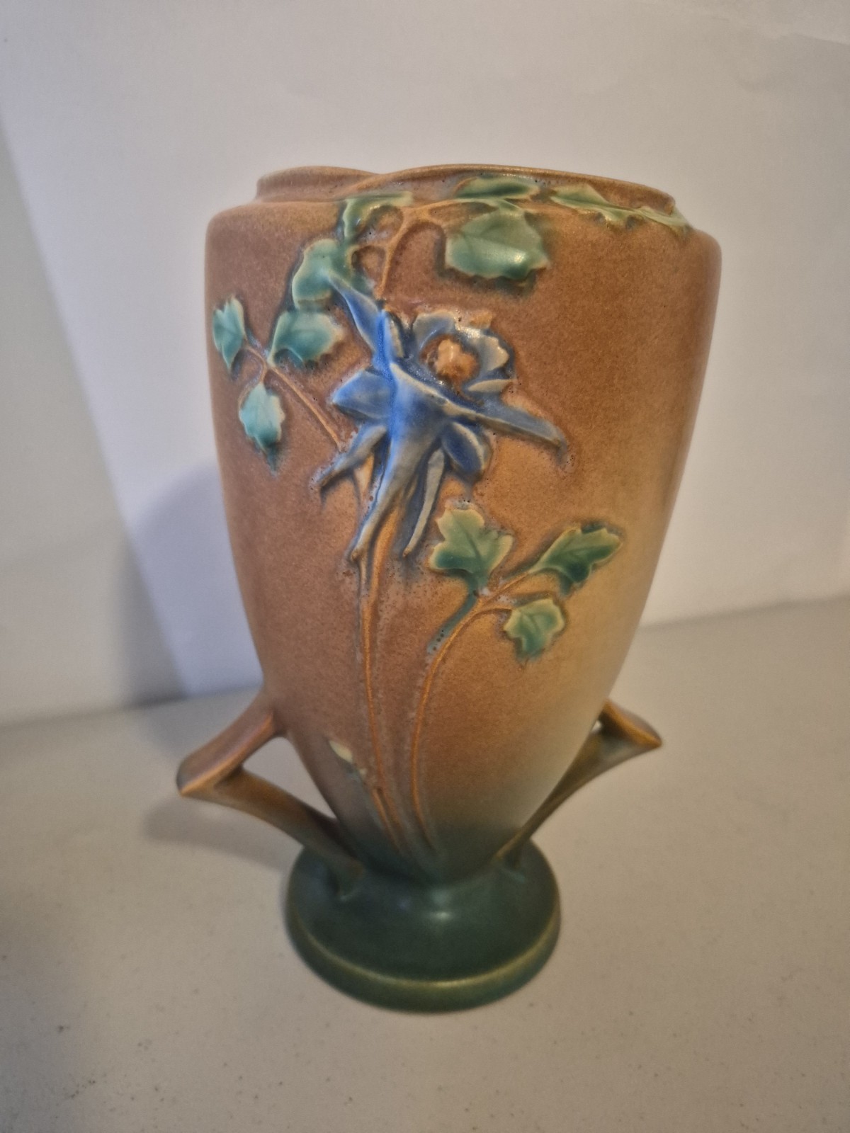 Vintage 1941 Roseville Pottery Columbine Brown #21-9″ 9.5in x 6.5in Vase