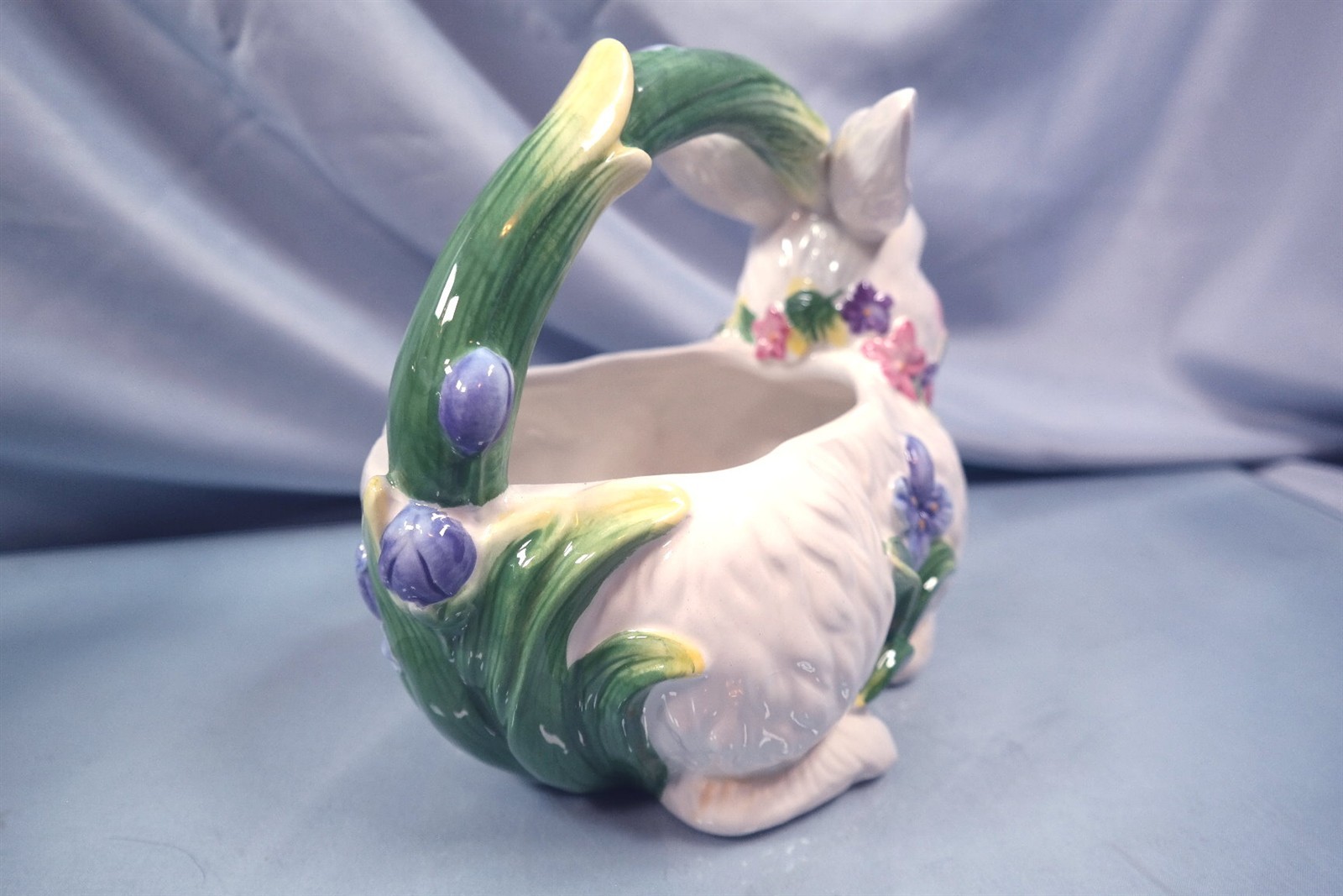 Vtg Corner Ruby Spring Collection Bunny Rabbit Floral Ceramic Basket Planter 9″