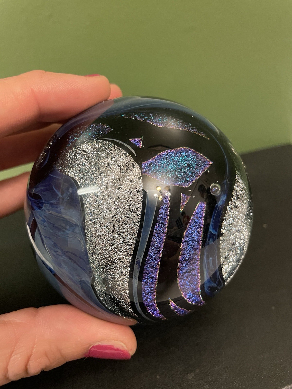 Art glass paperweight signed Undated Abstract Design, Spherical Shape