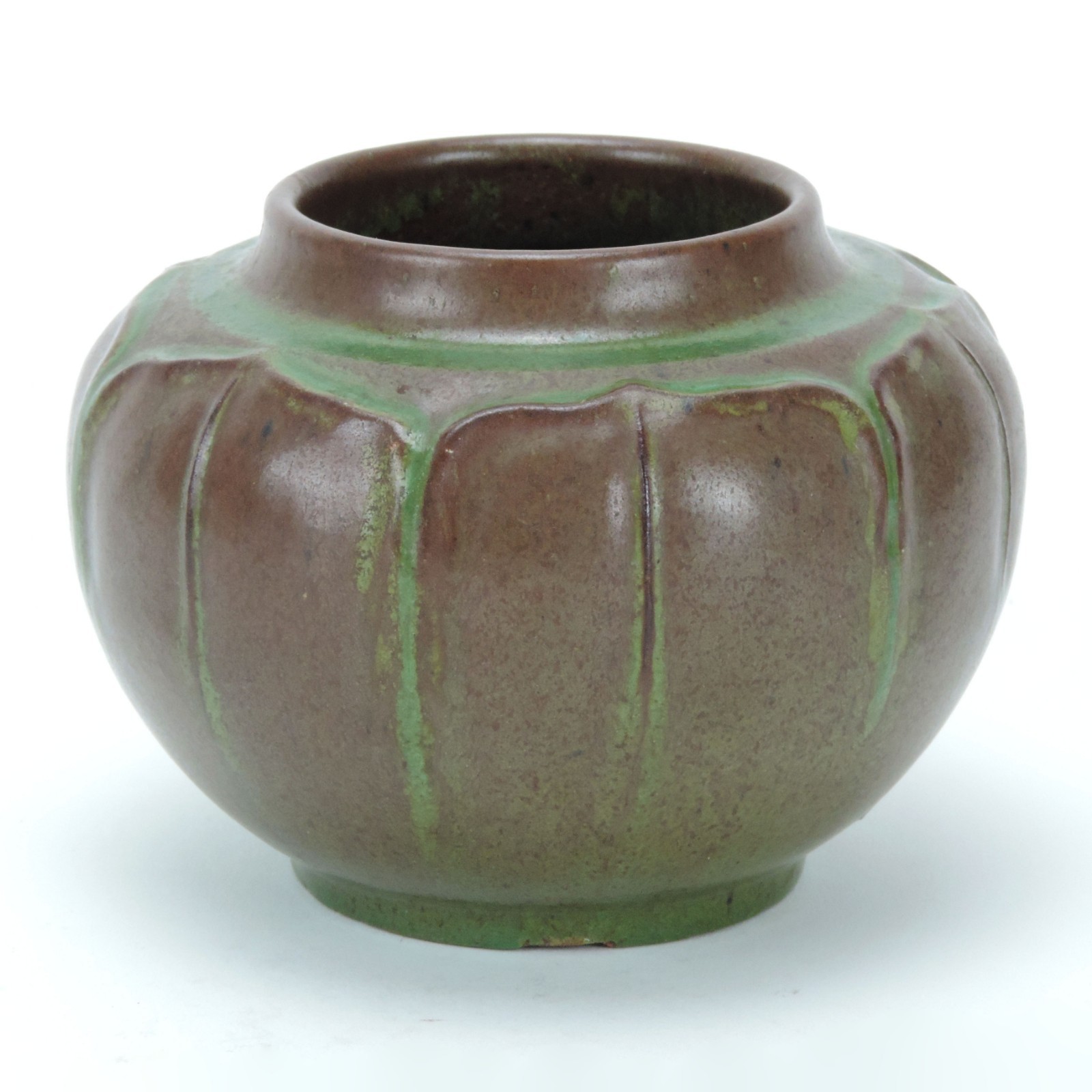 WJW Walley Pottery green brown glaze carved 6 leaf 4 7/8″ dia vase arts & crafts