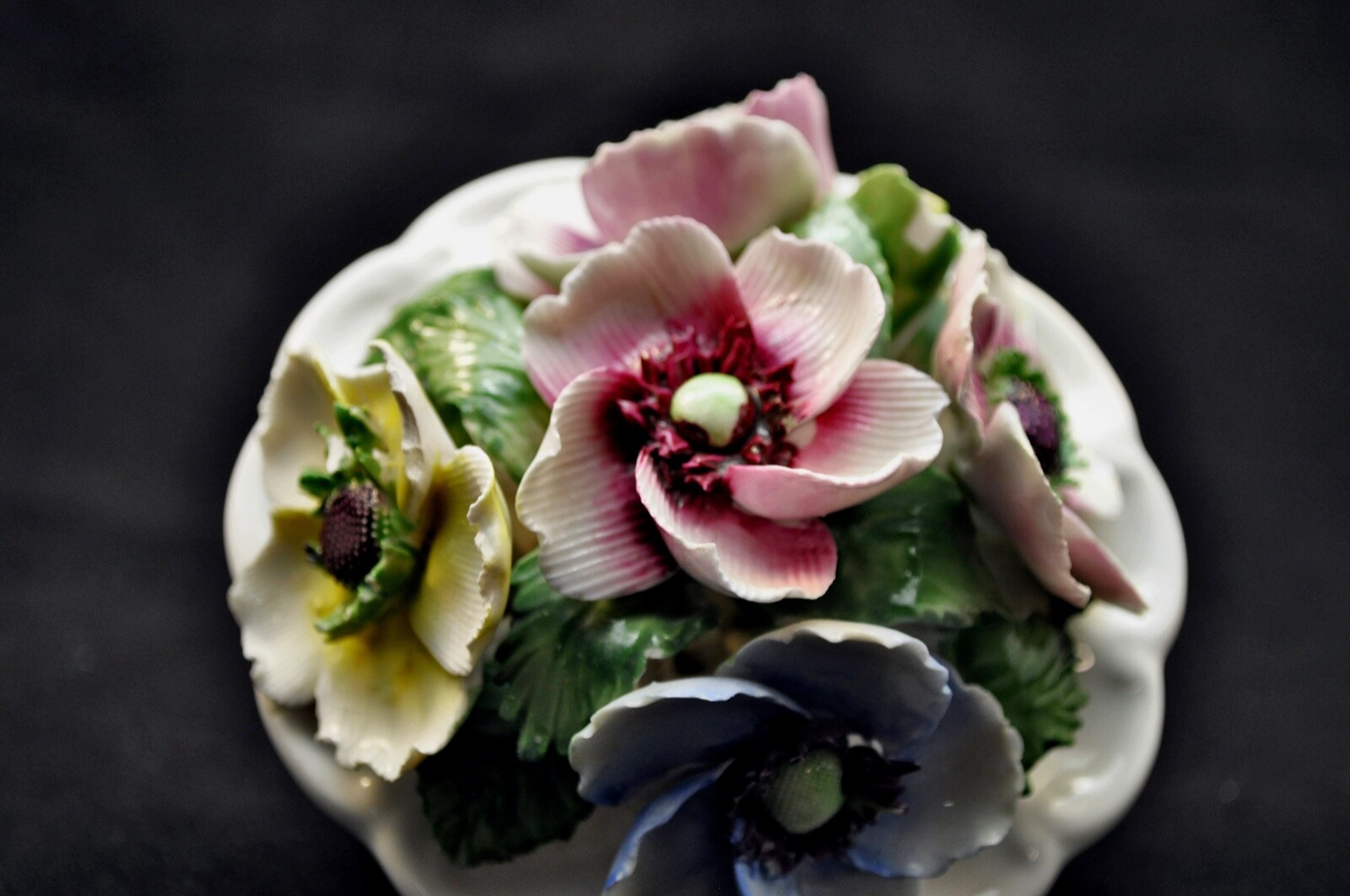Crown Royal Bone China Flower Pot arrangement – England. Approx: 4″H x 4-1/2″W