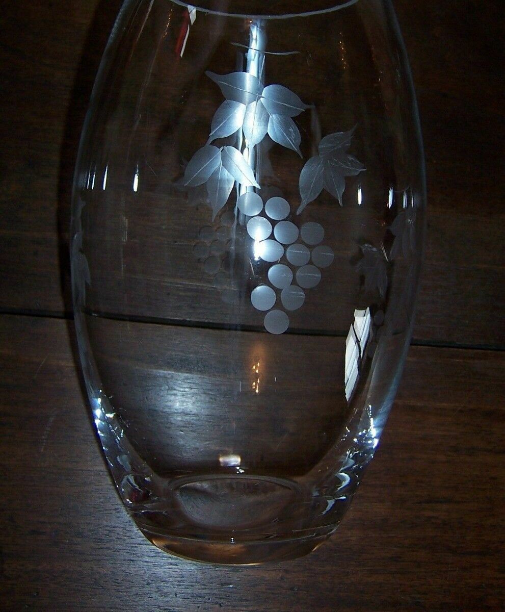 Large Clear Glass Vase – Wheel Cut Grape & Leaf Pattern – Ground Rim – Unmarked