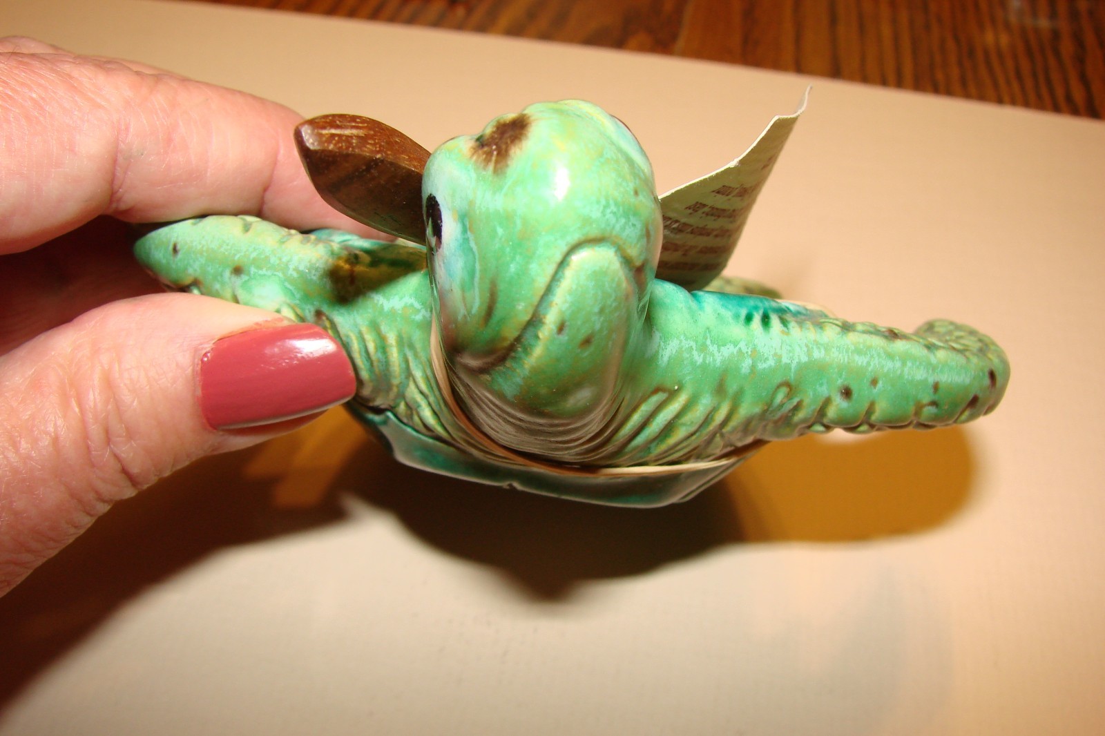 HAWAIIAN GREEN SEA TURTLE SALT SPICE DISH WITH WOODEN SPOON BEN DILLER SIGNED #