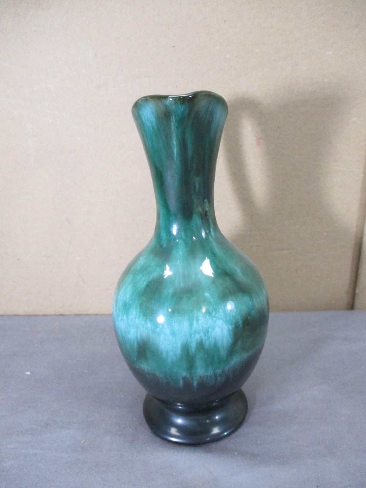 Vtg Blue Mountain Pottery 9.5″ Evangiline Pitcher Vase Green Drip Glaze MINTY