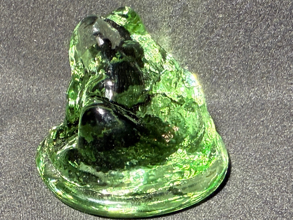 Green Vaseline uranium glass Frog Toad paperweight selenium glow magnesium fish