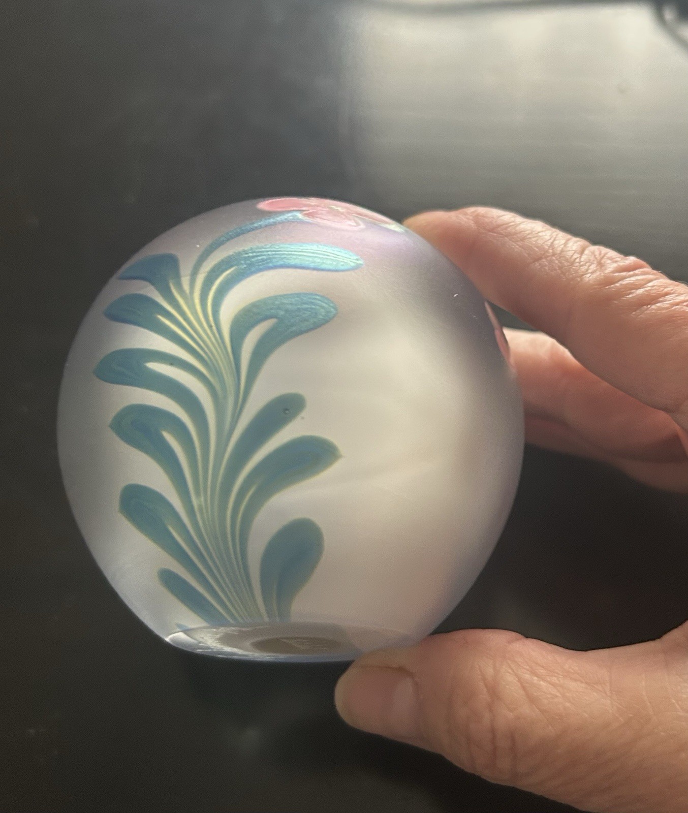 Vandermark 1978 vintage Floral Flower Paperweight White Blue Swirl Pink Flowers