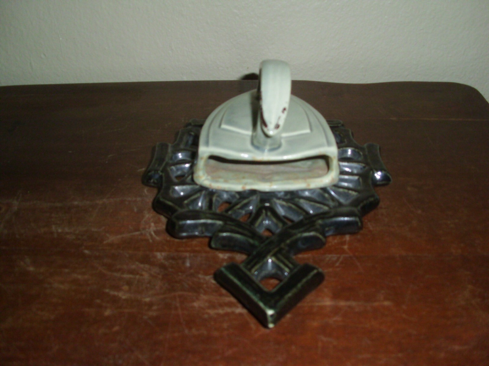 Vintage McCoy Pottery Flat Iron Trivet Wall Pocket Grey Black
