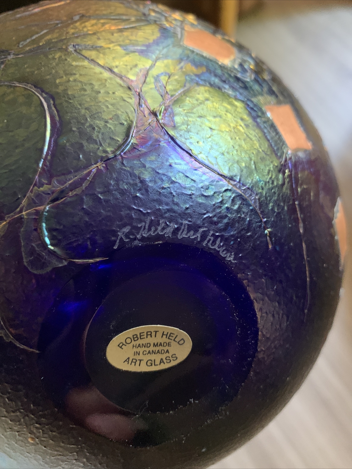 SIGNED Vintage ROBERT HELD Beautiful IRIDESCENT 8” Tall X 25” ART Glass VASE