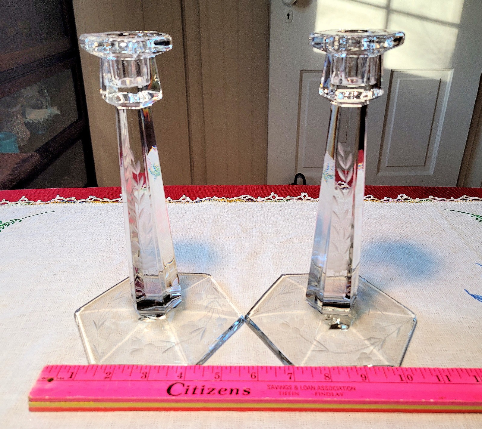 PAIR 9″ CRYSTAL Jefferson Glass T355 CHIPPENDALE Wheel-Cut CANDLESTICKS 1910-18