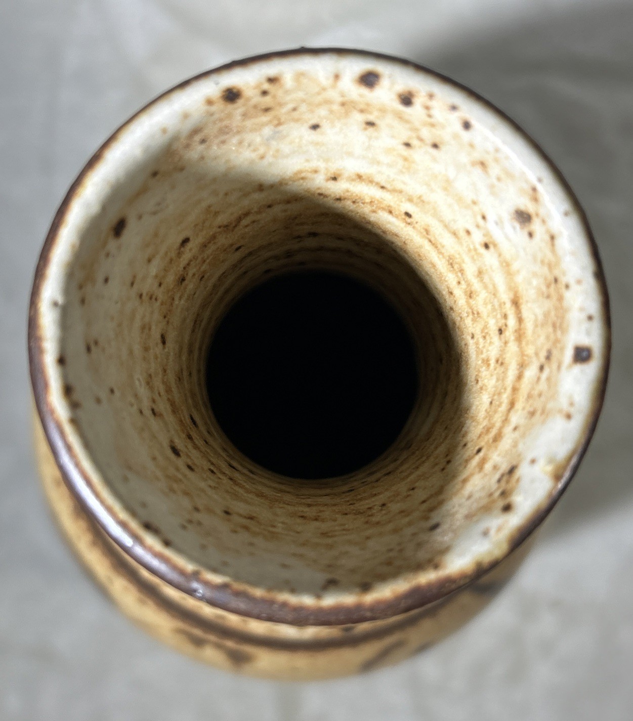 Earth Tones Ceramic 9.5” Vase W/ Lid Stopper Signed 1981 TOP IS BROKEN READ