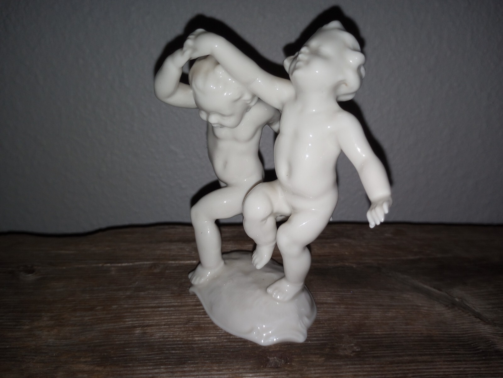 LORENZ HUTSCHENREUTHER cherubs dancing Figurine 1507