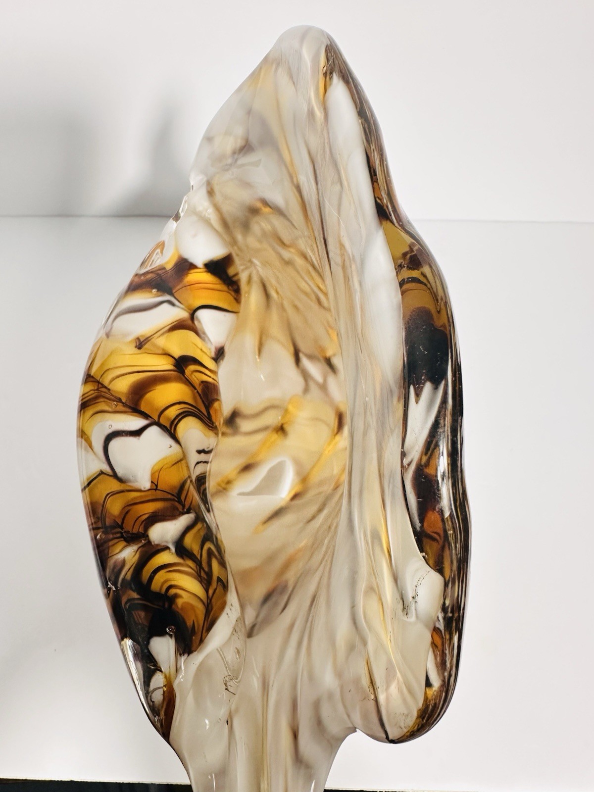 Art Glass Shell Figurine – Brown, White, Yellow & Black Sea Life Decor
