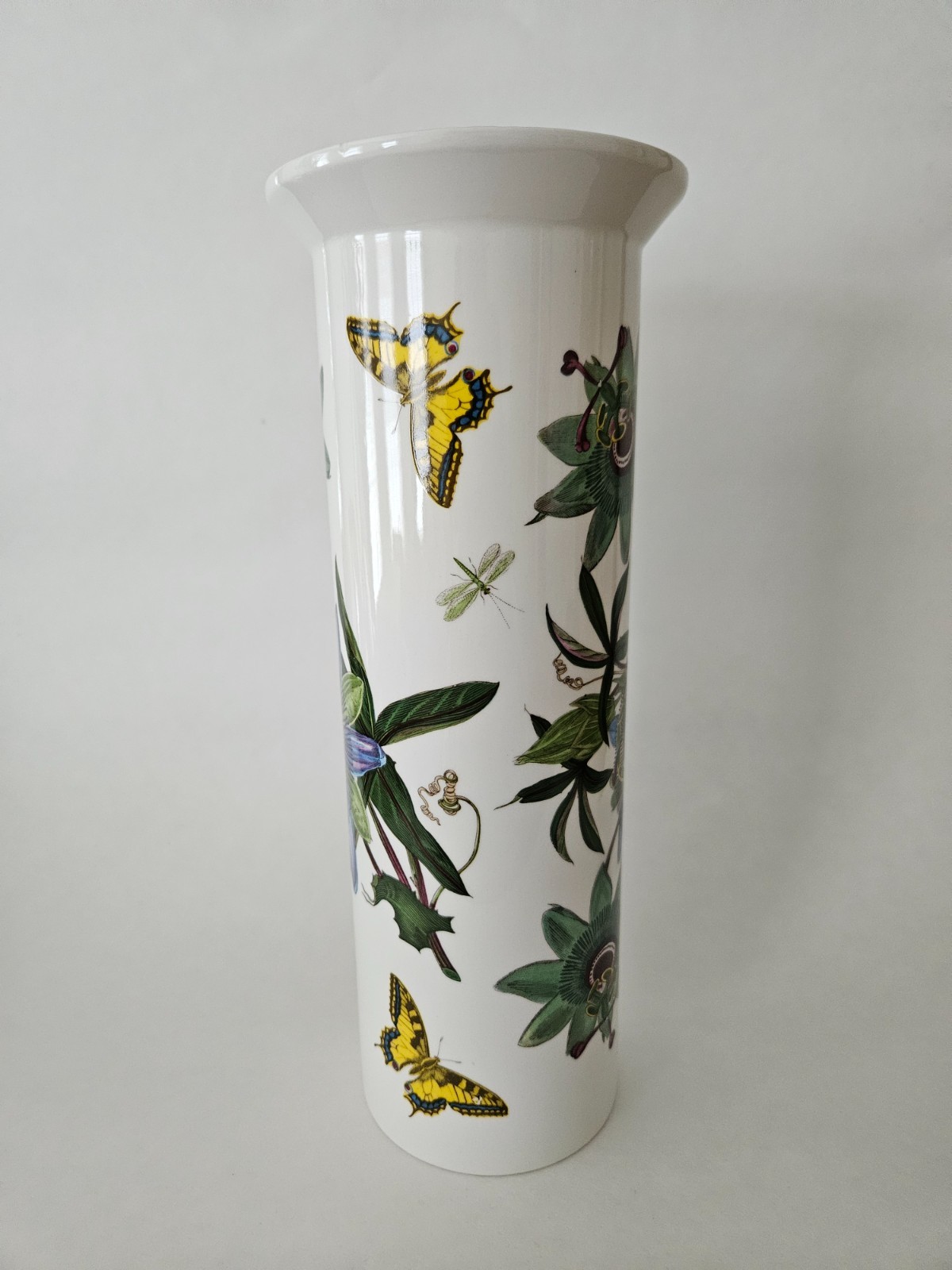 Portmeirion Botanic Garden Serif Vase 11.25″ Passion Flower with Butterfly