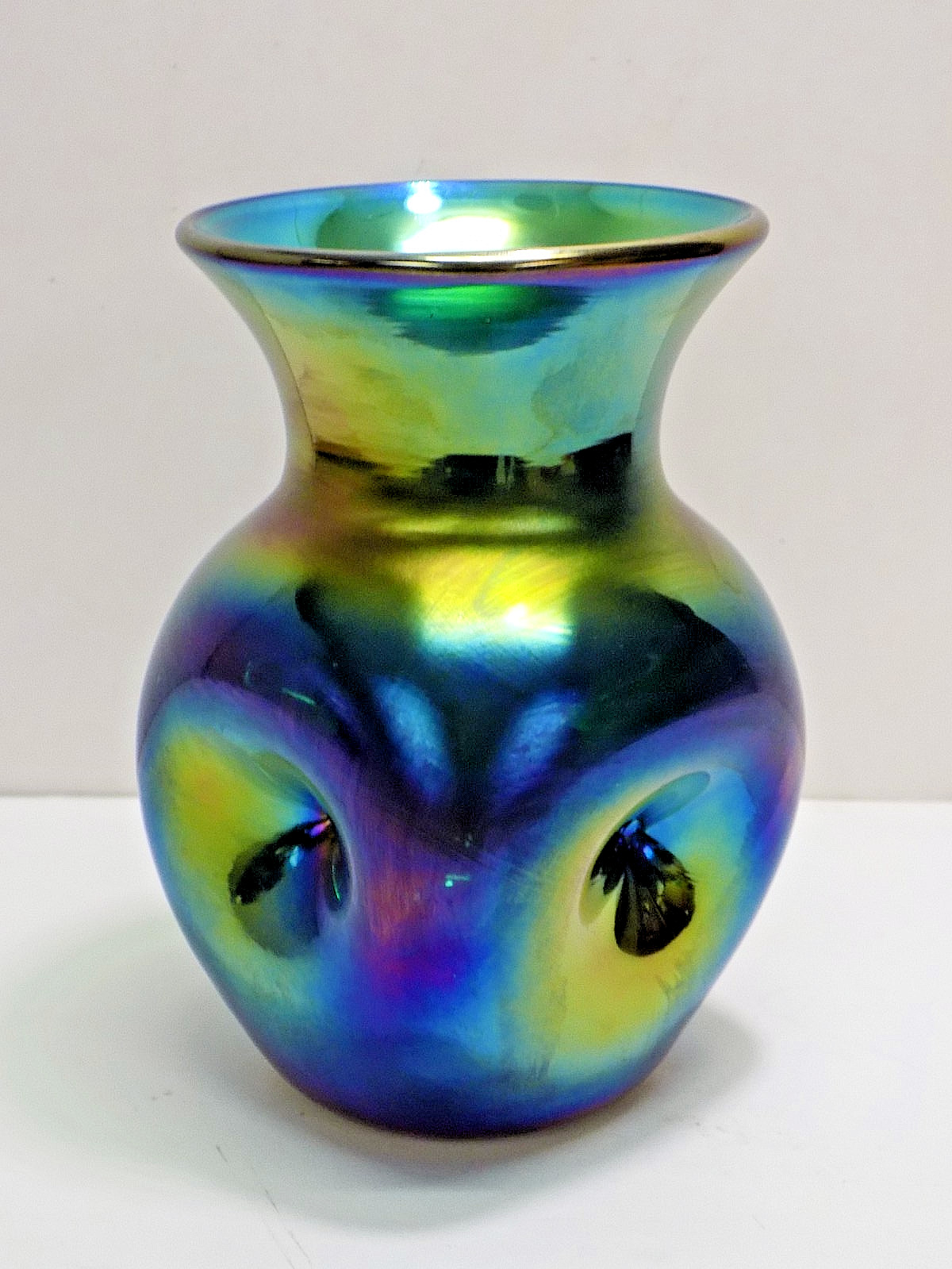 Blue Aurene Blown Art Glass 6-1/4″ Pinched Vase