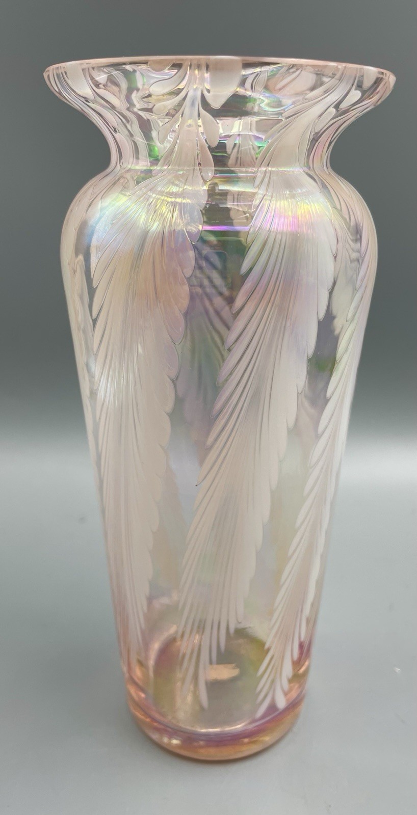 Vintage SILVESTRI Iridescent Pink Pulled Feather Art Glass Vase – 7″