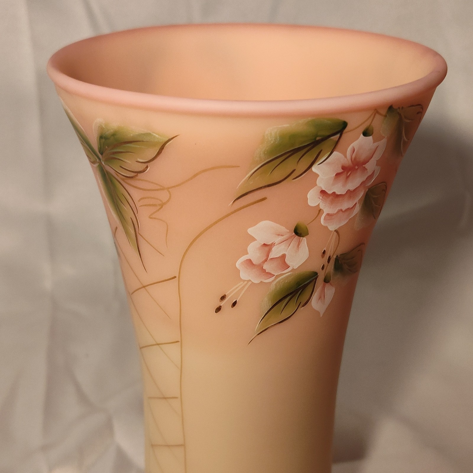 Fenton Connoisseur Collection Burmese Hummingbird Hand Painted Glass Vase