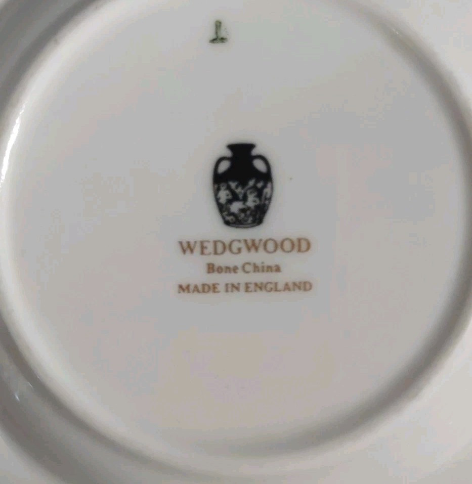 Wedgewood Vintage Cigarette Ashtray Fine China Made In England 4.5″ White & Gold