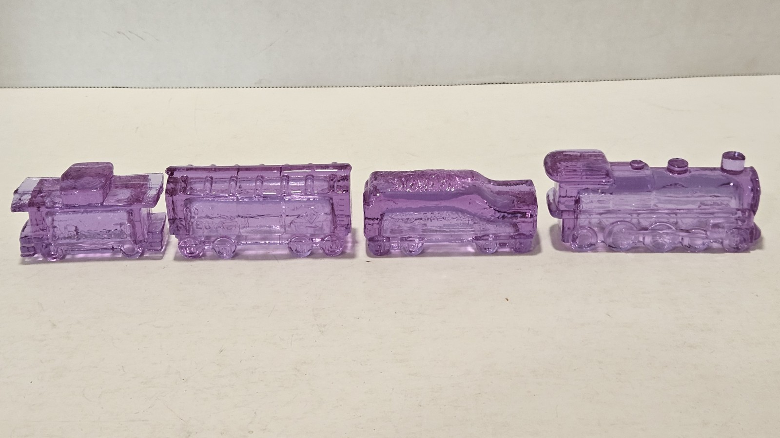 Boyd Special Glass Alexandralite Train Set of 4