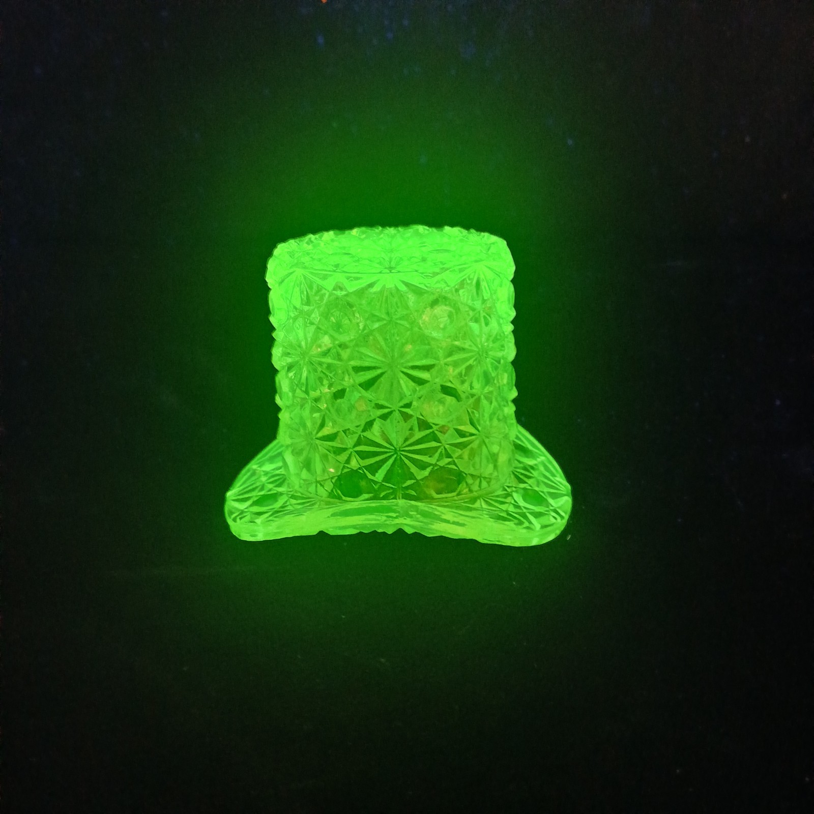 Fenton Glass Vaseline Daisy Button Top Hat Vase Toothpick Holder Uranium 2.5″T