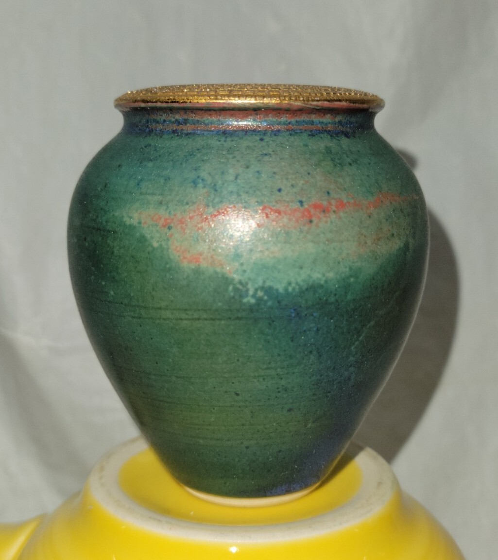 VERA RUSSELL Pottery Art Pottery Vase Southwestern 22kt Gold Signed 3 Inch