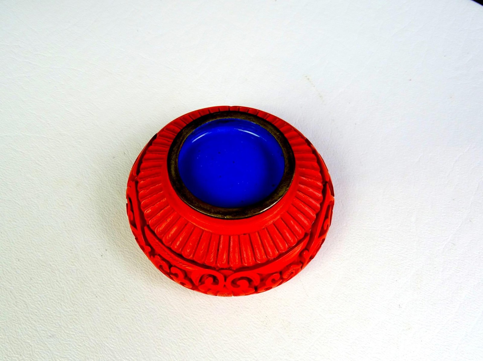 Chinese Cinnabar Red Lacquer Carved Floral And Brass Blue Enamel 2 7/8″ Ashtray