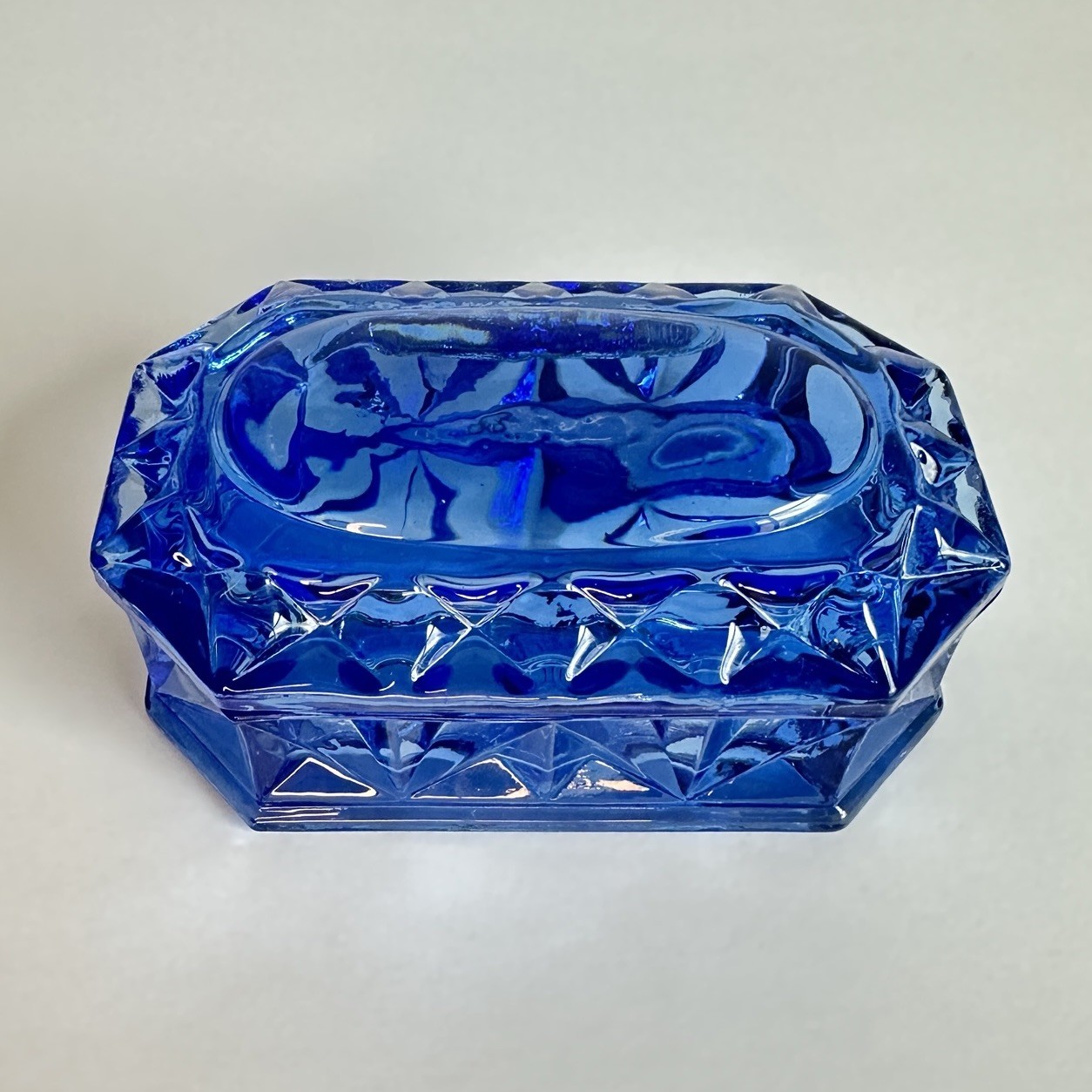 Fenton Intl. Art Glass Cottage Blue Trinket Box. Beautiful Condition! Faceted