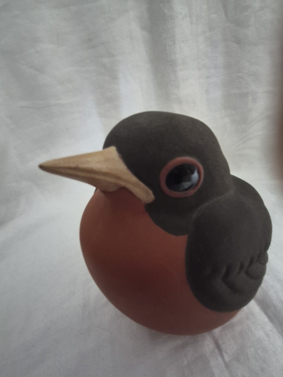 Vintage Rare Chester Nicodemus FERRO Stone Pottery Robin 4.5 inches high W/Tag