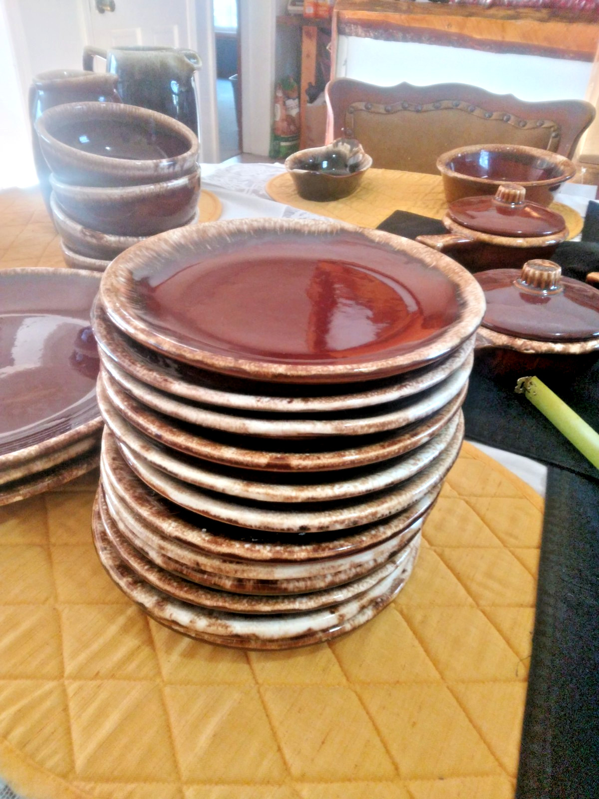 Lot Of 16 Authentic Hull Brown Drip Glaze 6.75″ Plates All in Mint Condition