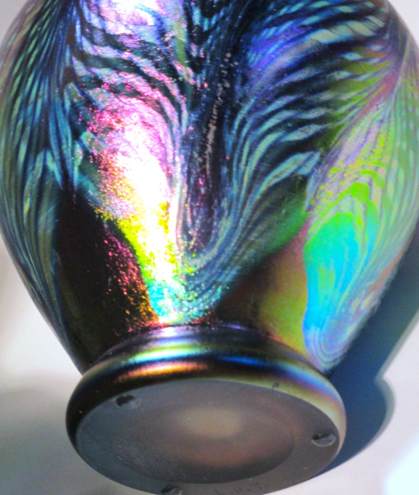 Decorated Iridescent Art Glass Vase Sotheby’s Chicago L.C. Tiffany Favrile Marks