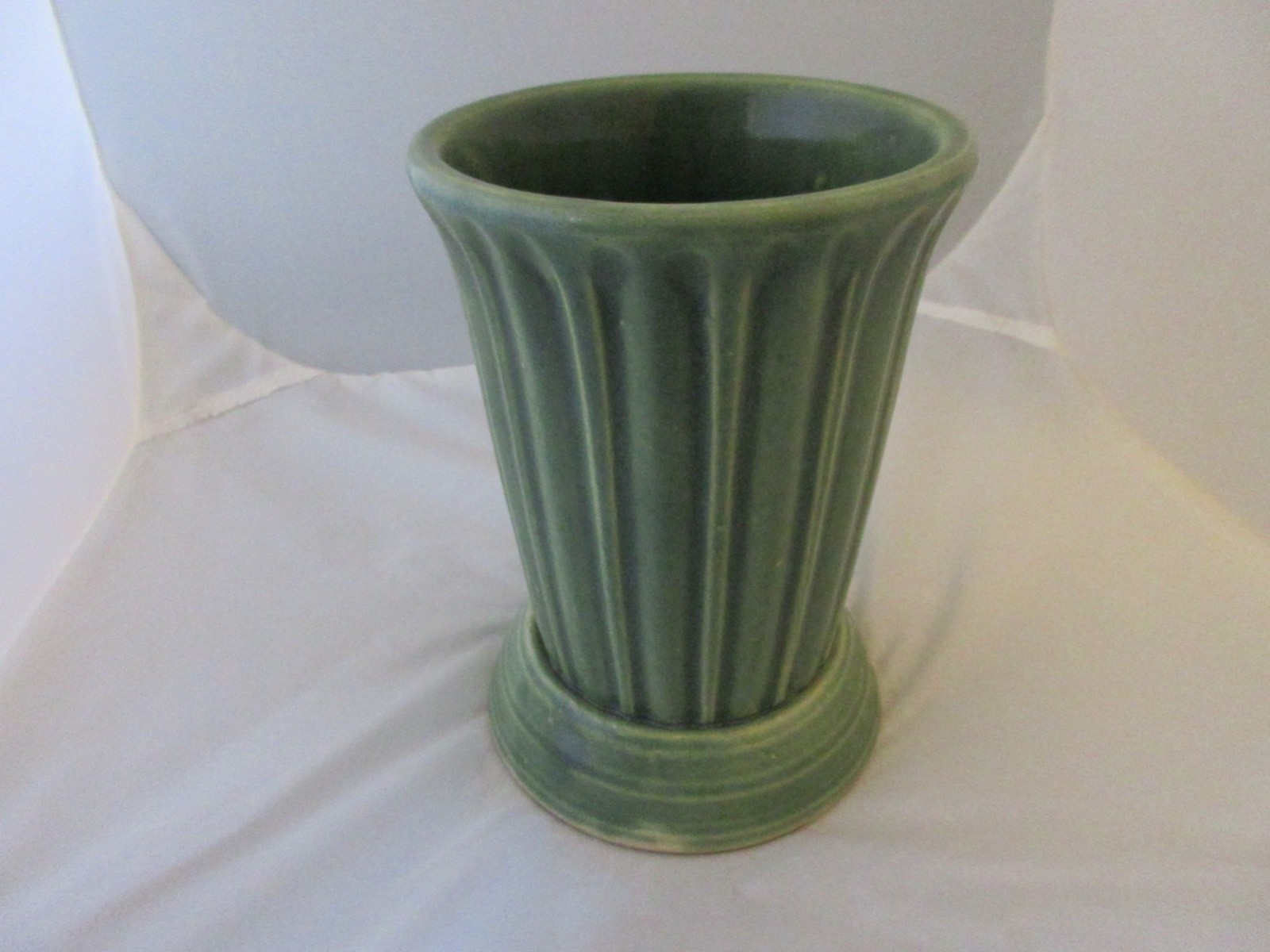 vintage GARDEN CITY POTTERY ribbed footed green vase – california pottery