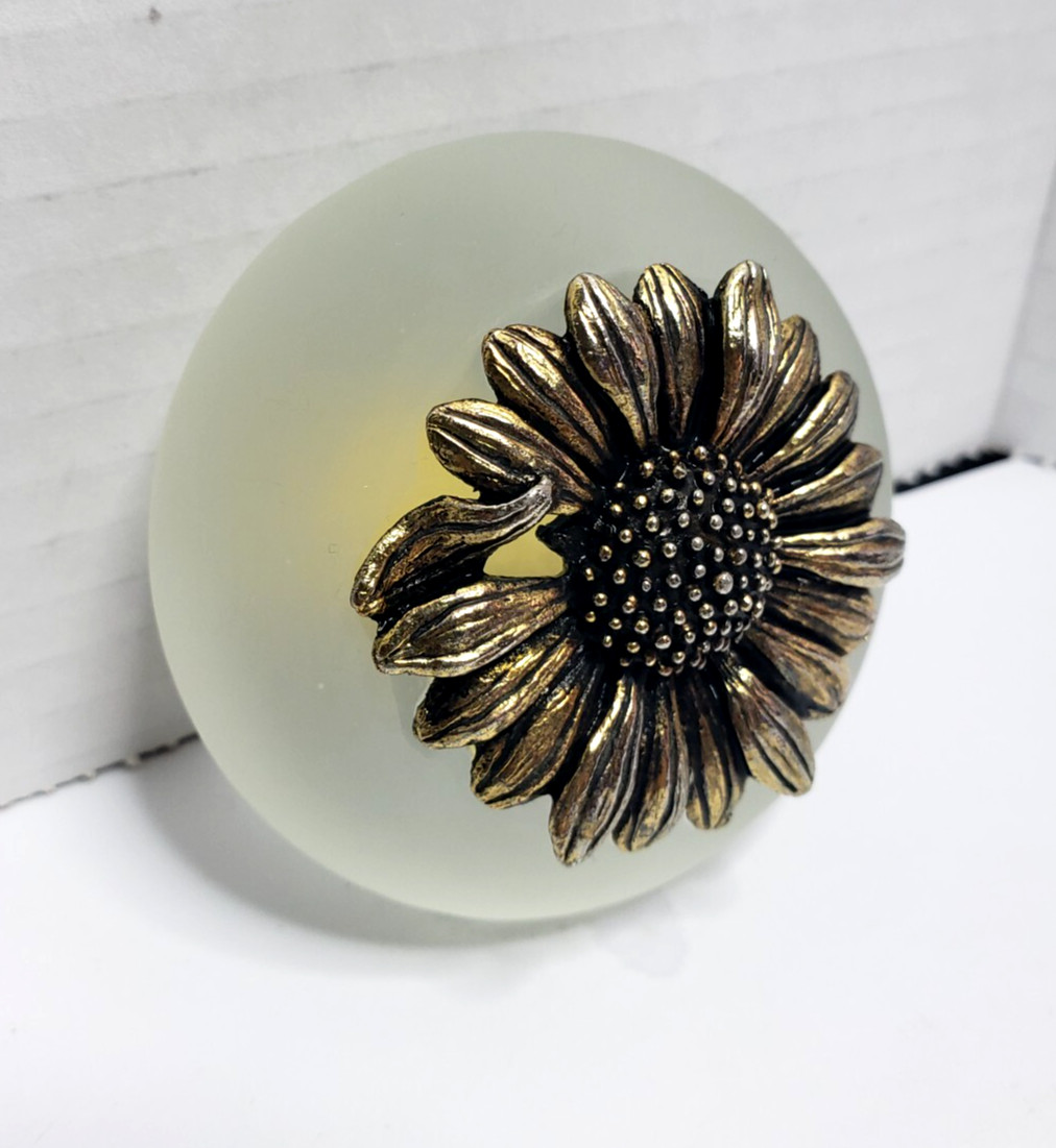 Vintage 1978 George Good Corp. Frosted Glass Sunflower Paperweight 2.75″ Dia