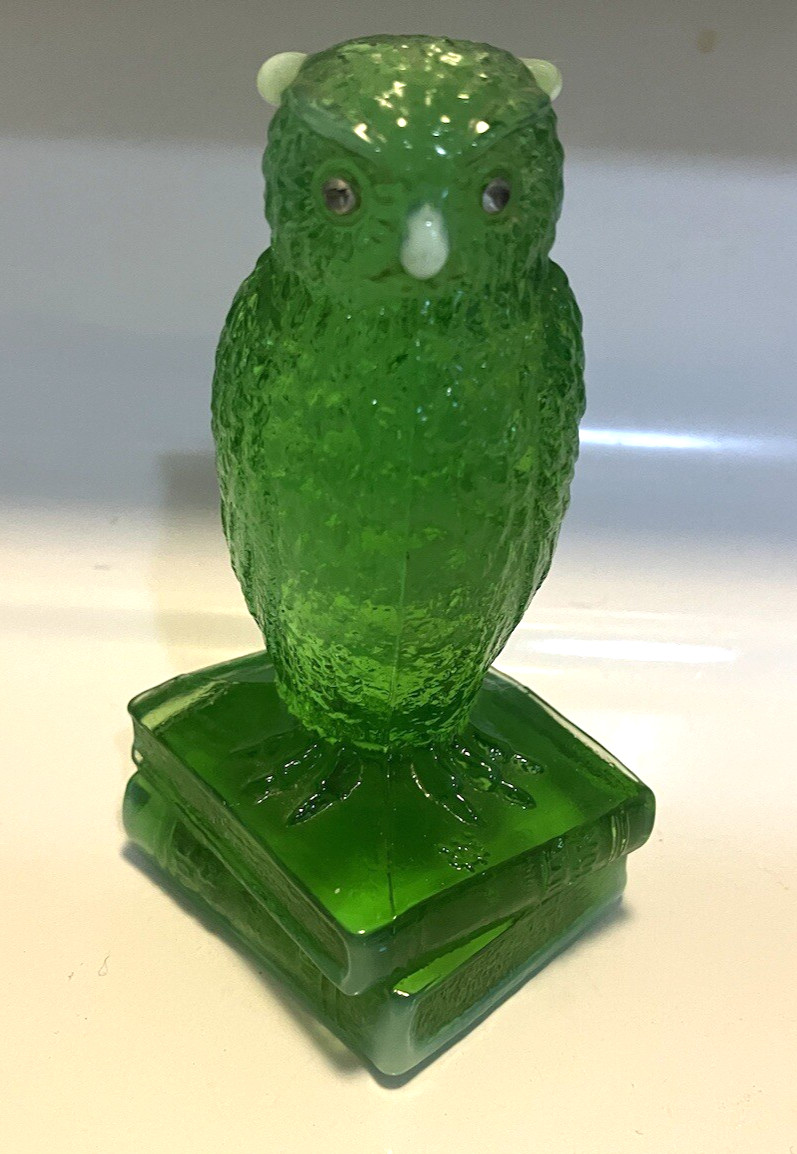 VTG 1970s “Wise Ole Owl” Figurine by Westmoreland 3.50″Tall On Books Green Glass