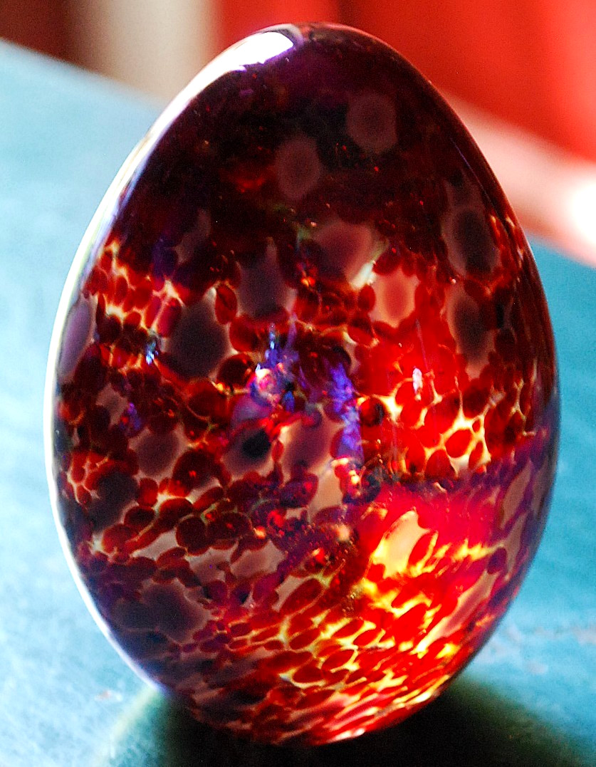 Hand Blown 3.25″ ART GLASS EGG Paperweight RED IRIDESCENT Signed MSH ASH 1989