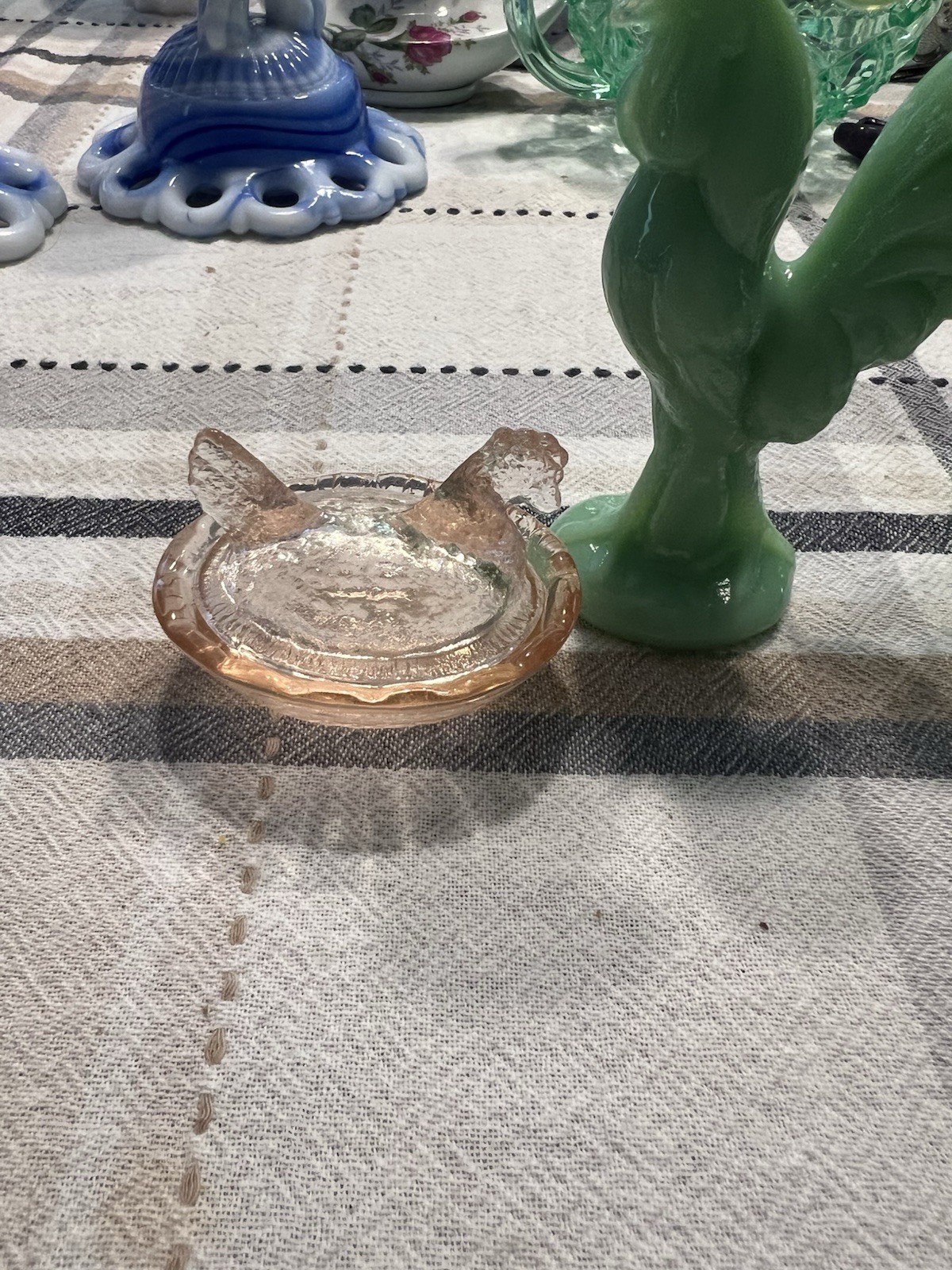Import peach Glass hen on nest and green Rooster Figurine Decorative